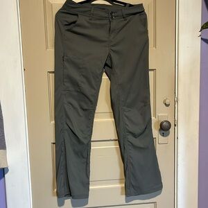 Prana size 6 hiking pants army green